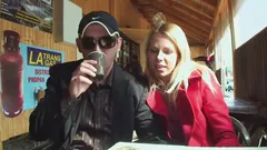 Casal amador fodendo em uma estrada