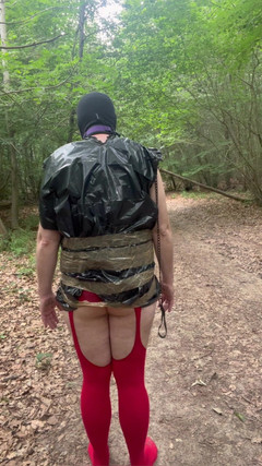 Maitresse Clara: Trest v lese...