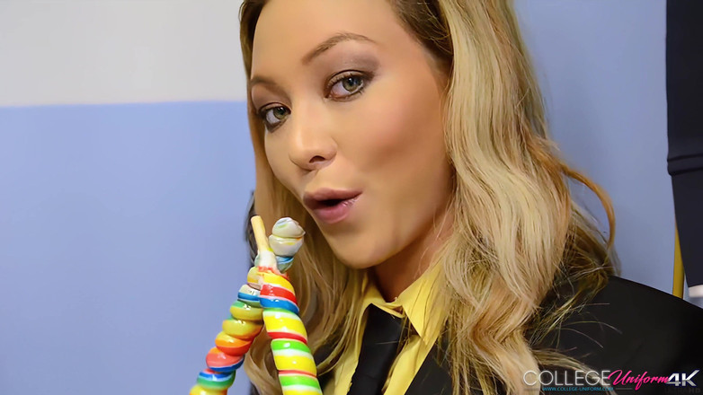 College Uniform: natalia forrest ile iki emiyor