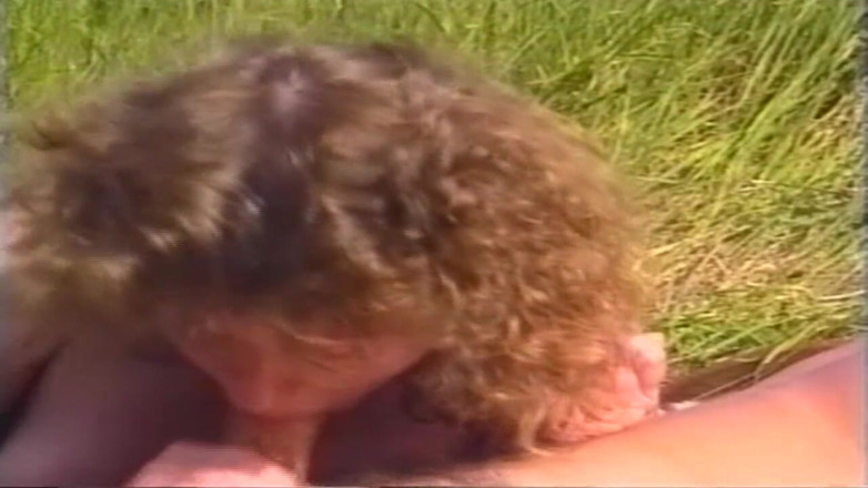 Bangora amateur club: Sexo salvaje al aire libre con morena cachonda nena dedeándose...