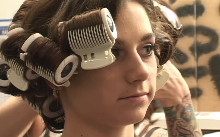 Perv Milfs n Teens: Jackie Ashe is een domme hoer