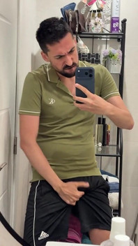 Papai Se Masturba No Banheiro Público