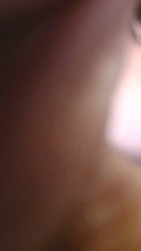 Titty krople drżące odbijając titty stół bicie duże cycki