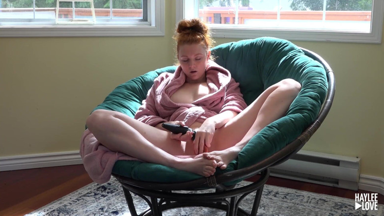 Haylee Love: Jen relaxujte + masturbujte