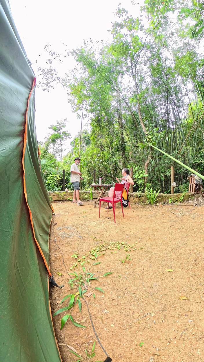 Victor SweetCoupleStories: Người lạ làm tình tại khu cắm trại công cộng.