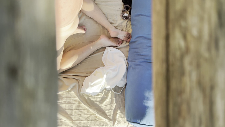 Yeri Blue: Cam Betrapt Twee Jonge Mannen Die Neuken in Een Chill-out