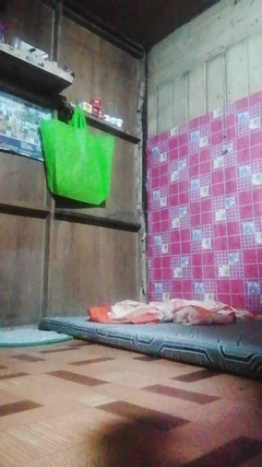 Reyna este atât de supărată pentru că este singura din cameră