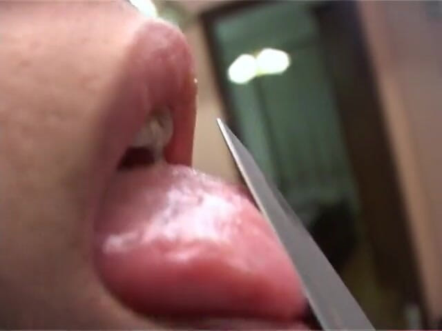 Fetish Desire: 두건을 쓴 섹시한 여자는 나쁜 의도를 가진 것 같습니다.