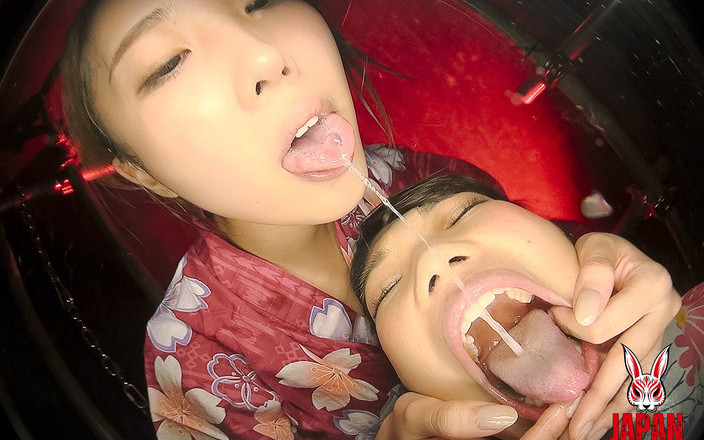 Japan Fetish Fusion: Novoroční speciál: sliny zalité tváře - lesbičky, svazování a fetiše s...