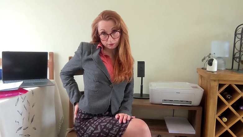 Lily kink: Bad Boss: Plug Anal E Esguichando Através Das Minhas Meias