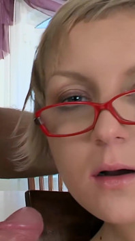 Sexy teen 4 occhi con bel culo scopata con una sborrata calda sugli occhiali