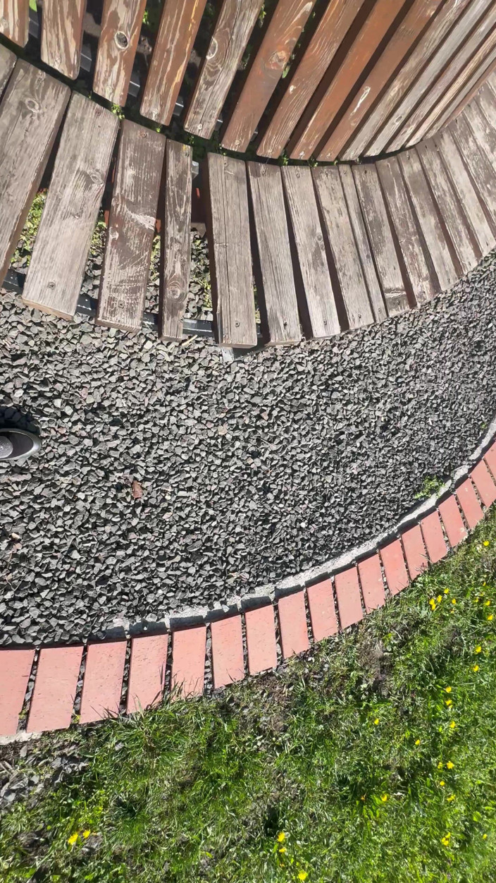 Step Mommy: Sexy Hot Macecha je nadržená a hladí se na lavičce...