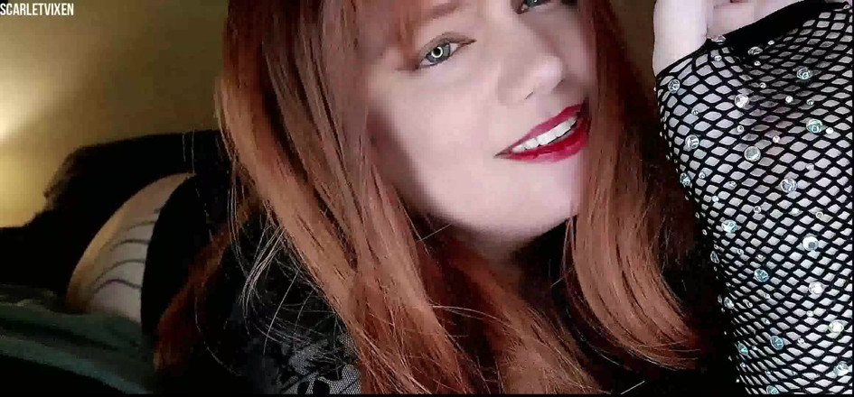 Scarlet Vixen: Roz gâdilat în pat (wmv)