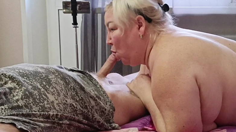 Zona901: in profondità nella bocca della mia matrigna è un piacere