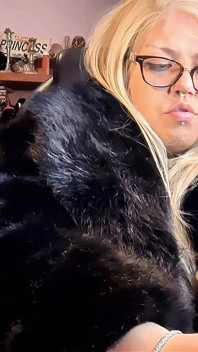 Sesi Merokok Psikotik Merokok Di Luar Rumah Semasa Mengedit Video Milf Montel Merokok Vlog