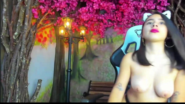 LiliBralee: Dívka Masturbuje Na Kameře Pro Své Fanoušky P9