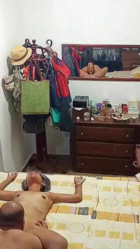 Swingersamateur40 engaña a su marido en el hotel con su amante Ella le dice que está en el spa.