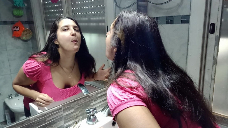 melu_world: Bubblegum Chewing at Mirror - Bunny Looner
