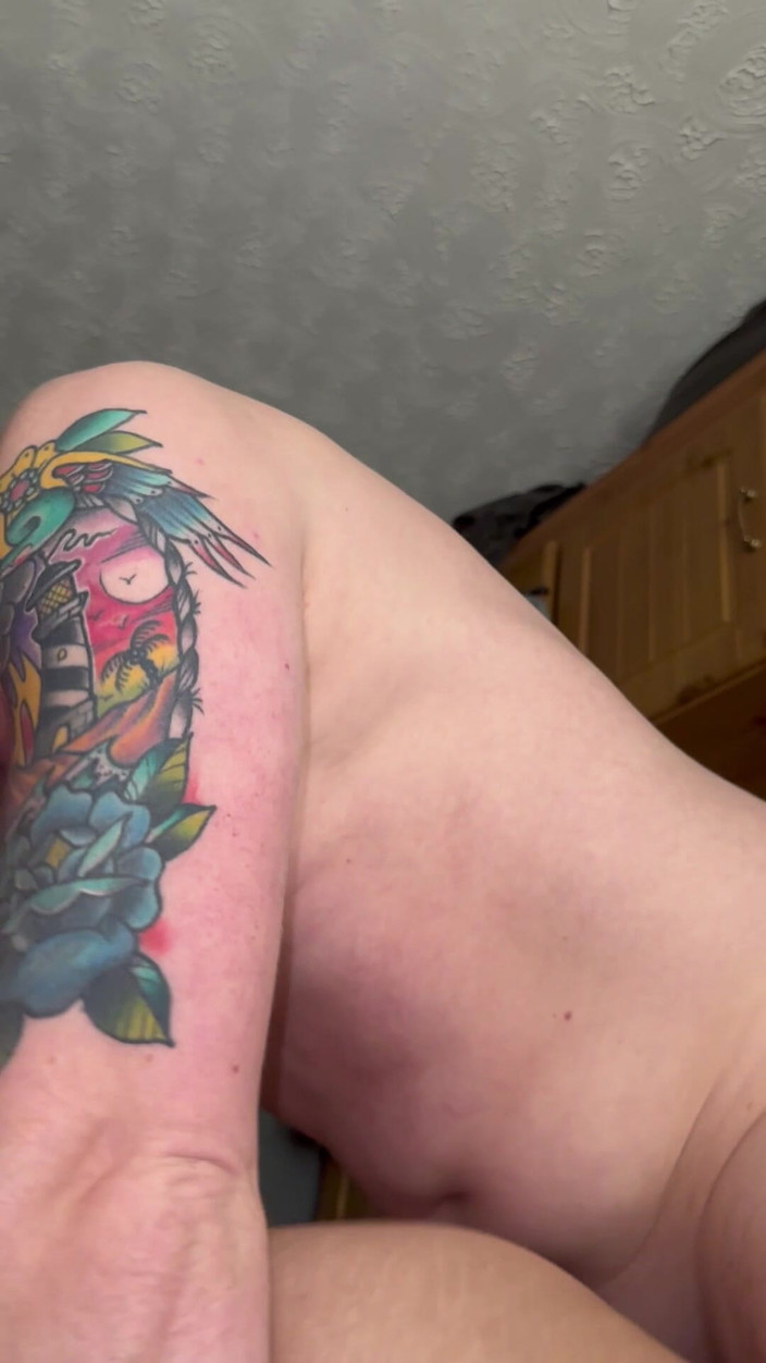 Filthy British Couple: Brudna gadająca brytyjska dziwka kajdanki i używana przez tatusia