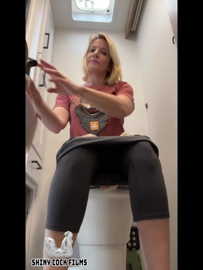 Jane Cane: Watch me pee