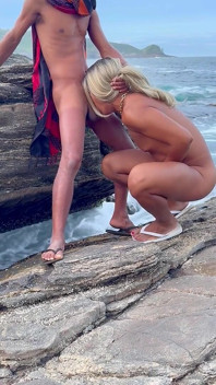 Sono andato in spiaggia, ho trovato un fan e l'ho scopato