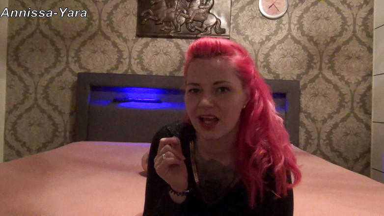 Sinika Skara: Vaše žena je teď pryč, teď si můžeš vyhonit