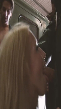 Geile amazonen-szene 1_busty blondes hottie lutscht schwänze in Bukkake