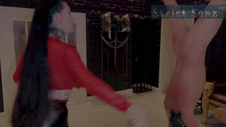Strict Senz: Senhorita Alessa Milano Bondage Suspenso Chicotadas Pendurado De Cabeça Para...