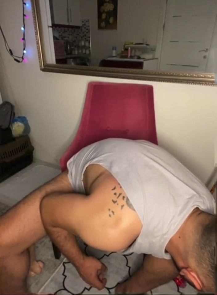 Turkishgayy: Er Hat Spaß Und Spielt Allein Zu Hause.