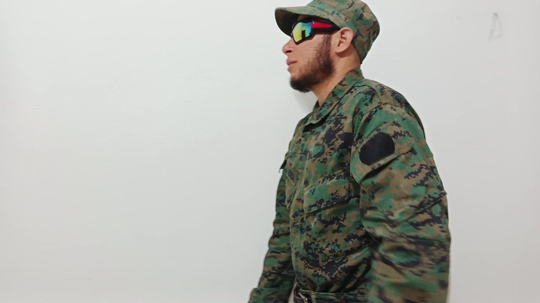 NEGRITA SEXY: Doktor zmysłowo obmacuje żołnierza w gabinecie lekarskim podczas konsultacji