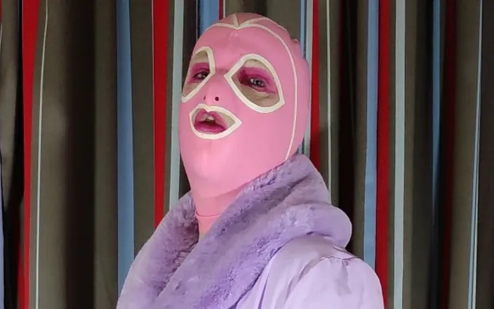 Nottstvslut: Hot PVC coat striptease to lingerie
