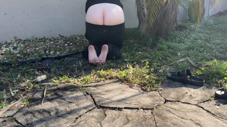 Riley Daniels: 园艺户外butcrack