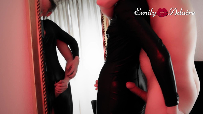 Emily Adaire: Padrastro folla mi culo apretado delante del espejo