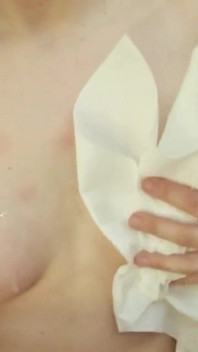 대머리 연인을 구두로 즐기는 발정난 갈색 머리