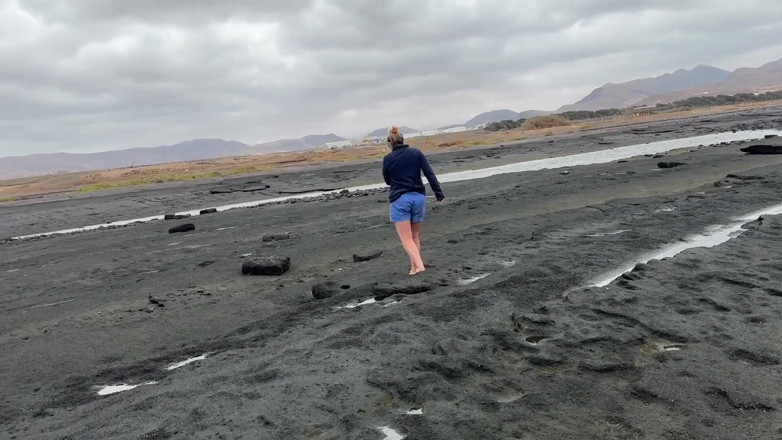 Emma Voyeur: Vnadná Dívka Se Zoufale Snaží Čůrat Na Veřejnosti