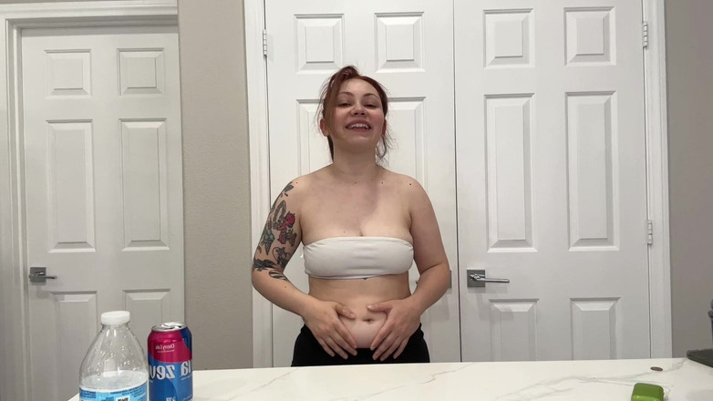 Lenna Lux: Uriașa te înghite în cafea