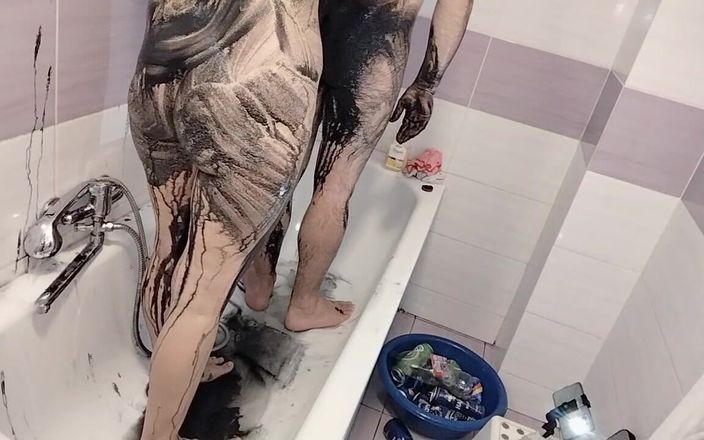 Amateur_MS: Un couple amateur prend un bain, femme à la chatte poilue,...