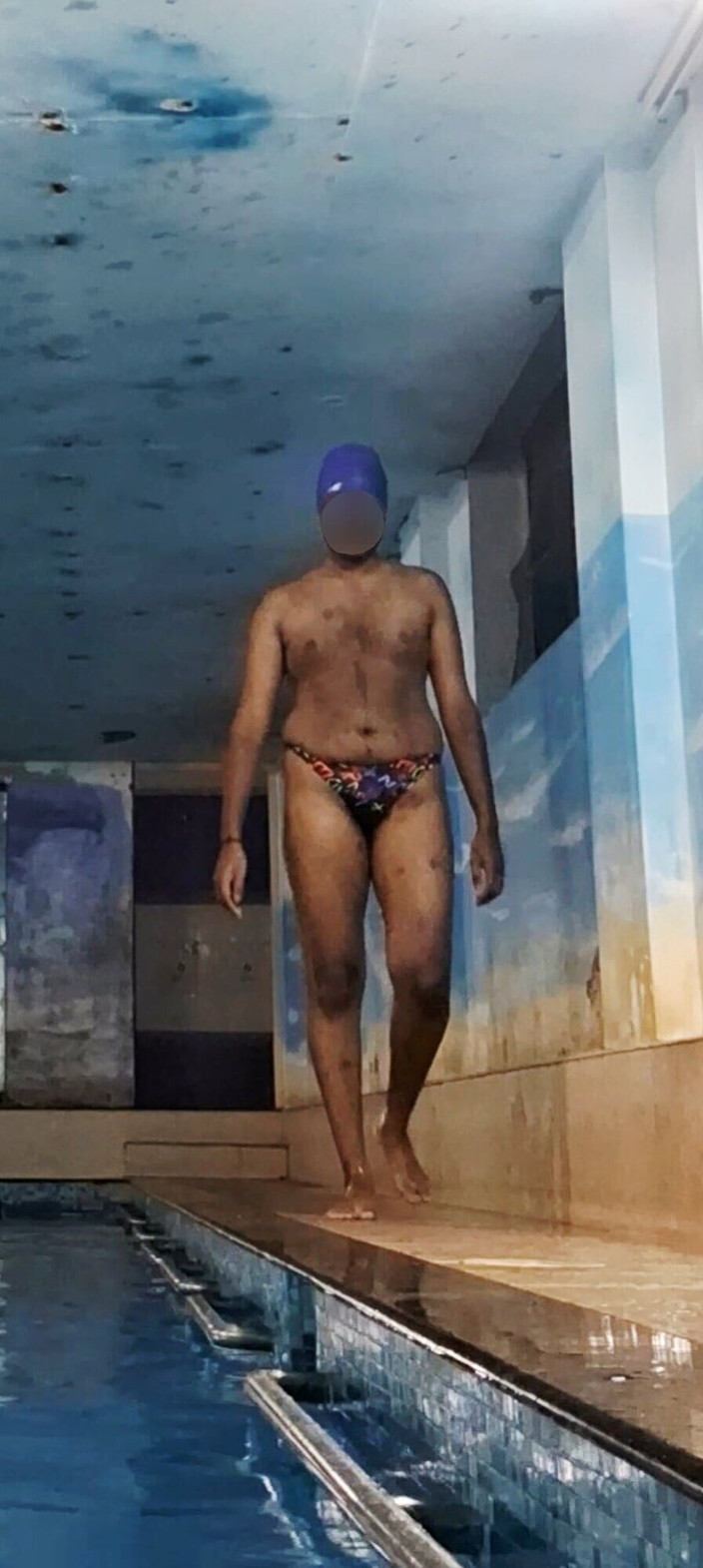MayankPerv: Nahá indická Mallu v bazénu