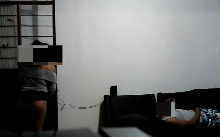 Katerine: Je trouve mon demi-frère en train de toucher dans le...
