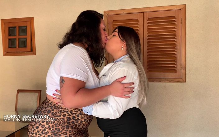 Busty BBW Latinas: Secretária lésbica faz anal