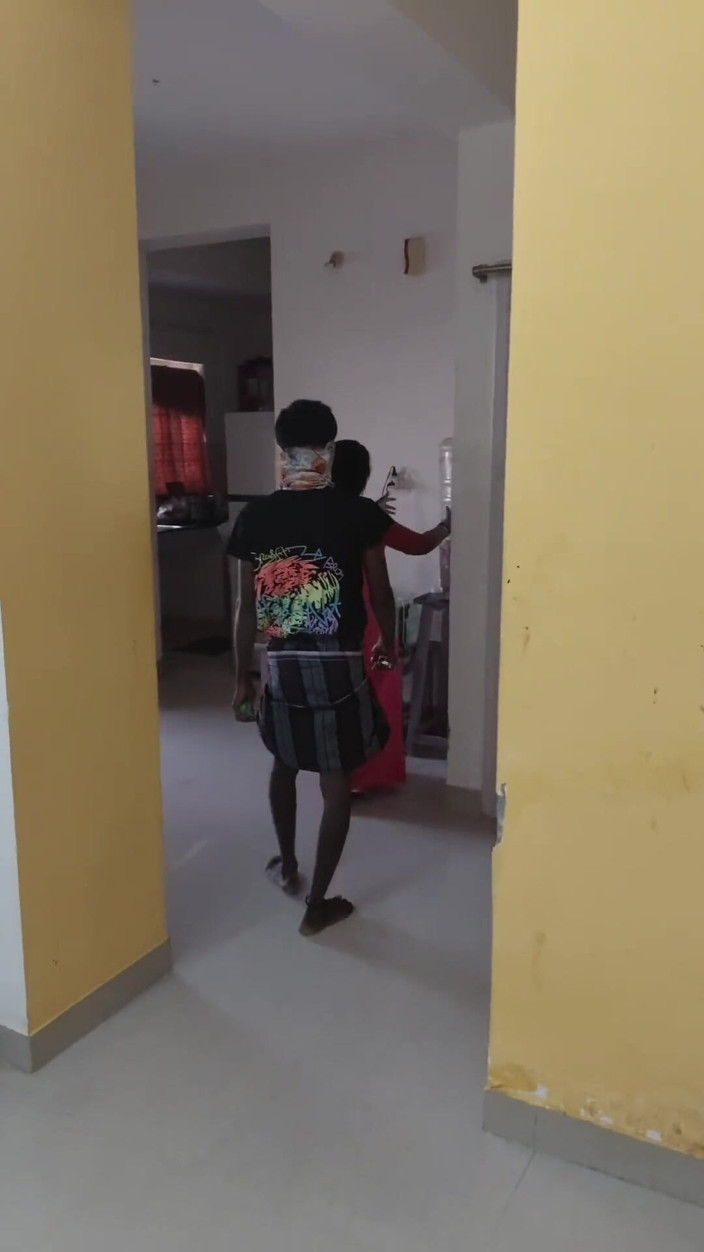 Thesana: Cowok tukang reparasi mengelabui istri rumah yang kesepian untuk