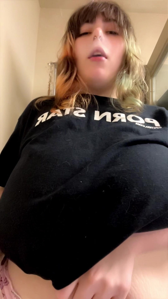 Mushroombitchx: Compilație cu fumat de țigară