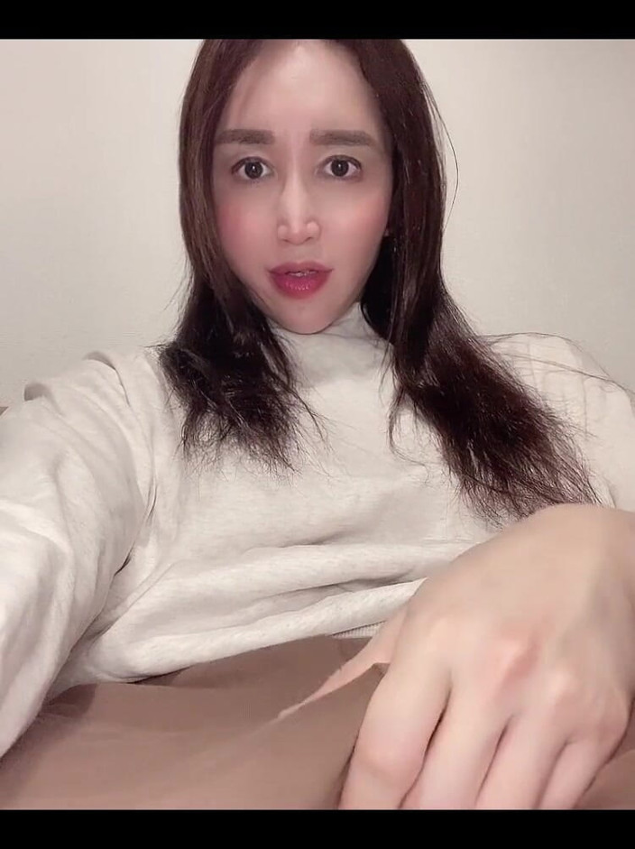 TS Shizuka: ช่วยตัวเองในชุดนอน