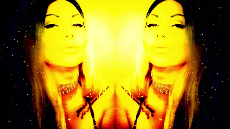 Goddess Misha Goldy: Forte ipnotizzante ASMR &amp; contatto visivo e con carezza! Per favore...