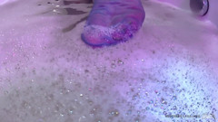 Mistress Legs: I piedi della padrona in calze blu ti provocano