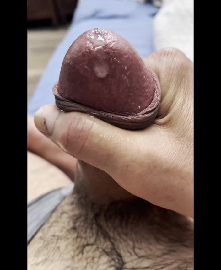 VinoFino69: Melancap di sofa berakhir dengan air mani berkrim yang bagus...