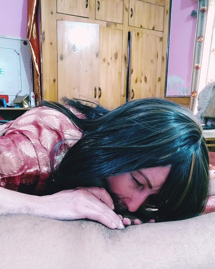 Bolly Karma: Azgın seks filminde mükemmel yüz kız