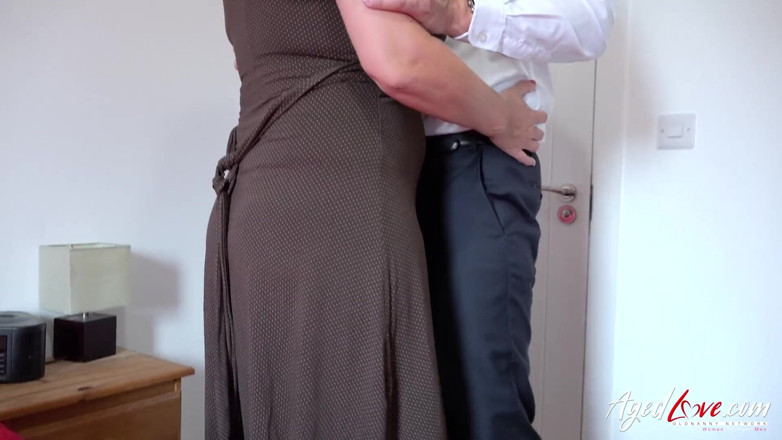 Old Nanny: AGEDLOVE - Camilla leva pau profundo por trás