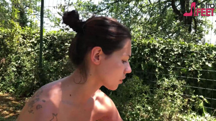 Smokin Fetish: Léto, foot fetiš a kouření s Petrou