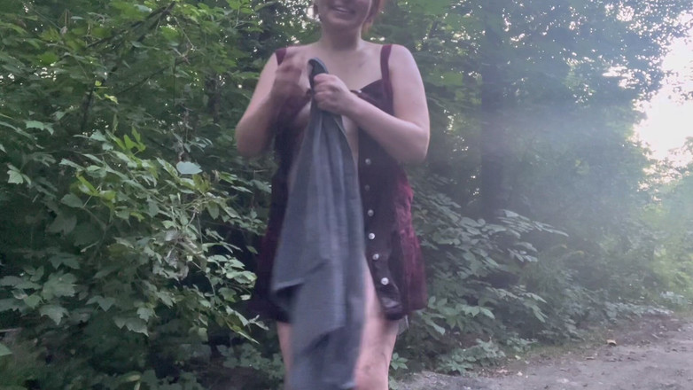 Elena917: Chcaní, Blácení a Obnažování Poblíž silnice